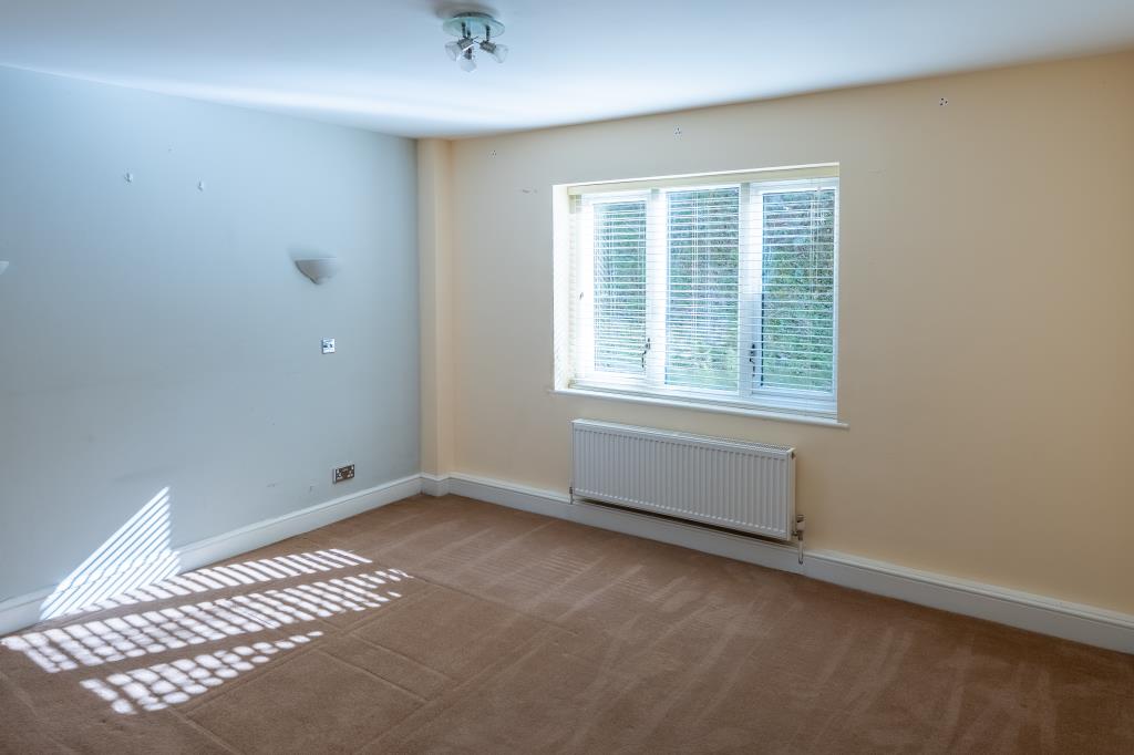 Lot: 164 - THREE-BEDROOM HOUSE IN SECLUDED LOCATION OVERLOOKING WOODLAND - Bedroom Three on ground floor